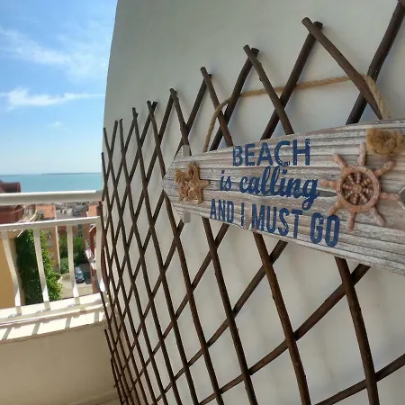 In St. With Terrace Апартаменты